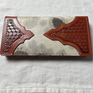 Men's or Women's Unisex Bifold Checkbook Wallet Cowhide and Leather